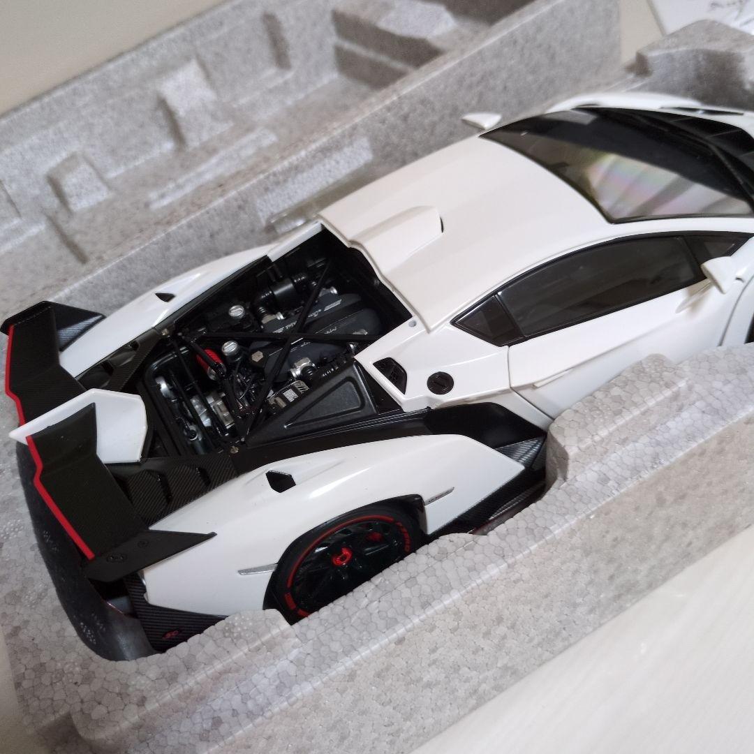 Lamborghini Veneno ミニカー 1/18 ホワイトオートアート