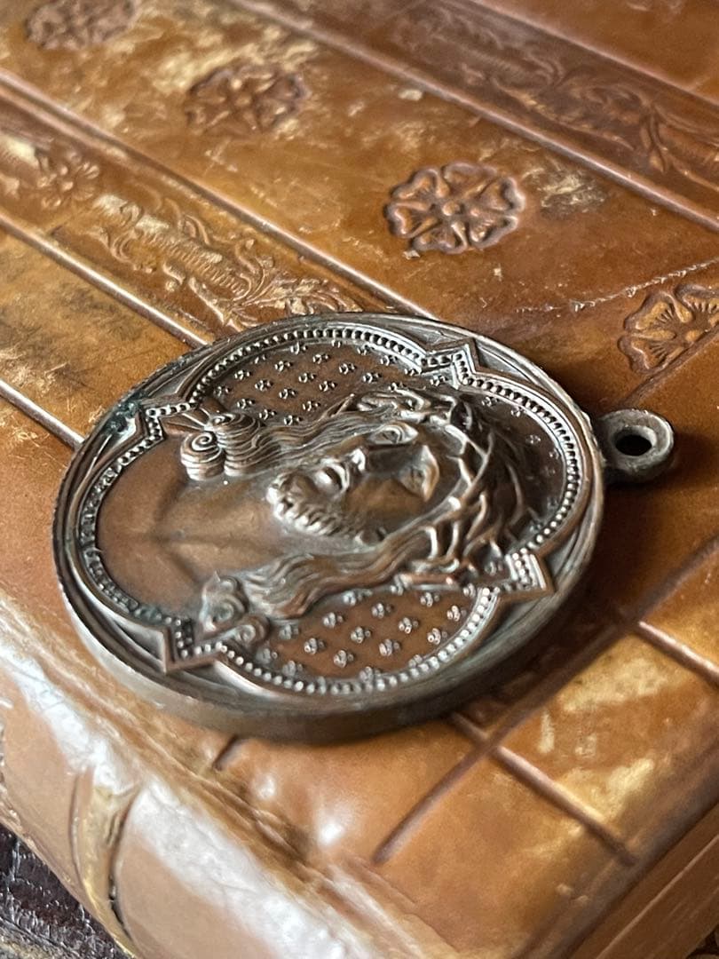 ブロンズアンティークメダイ　キリスト　荊の冠