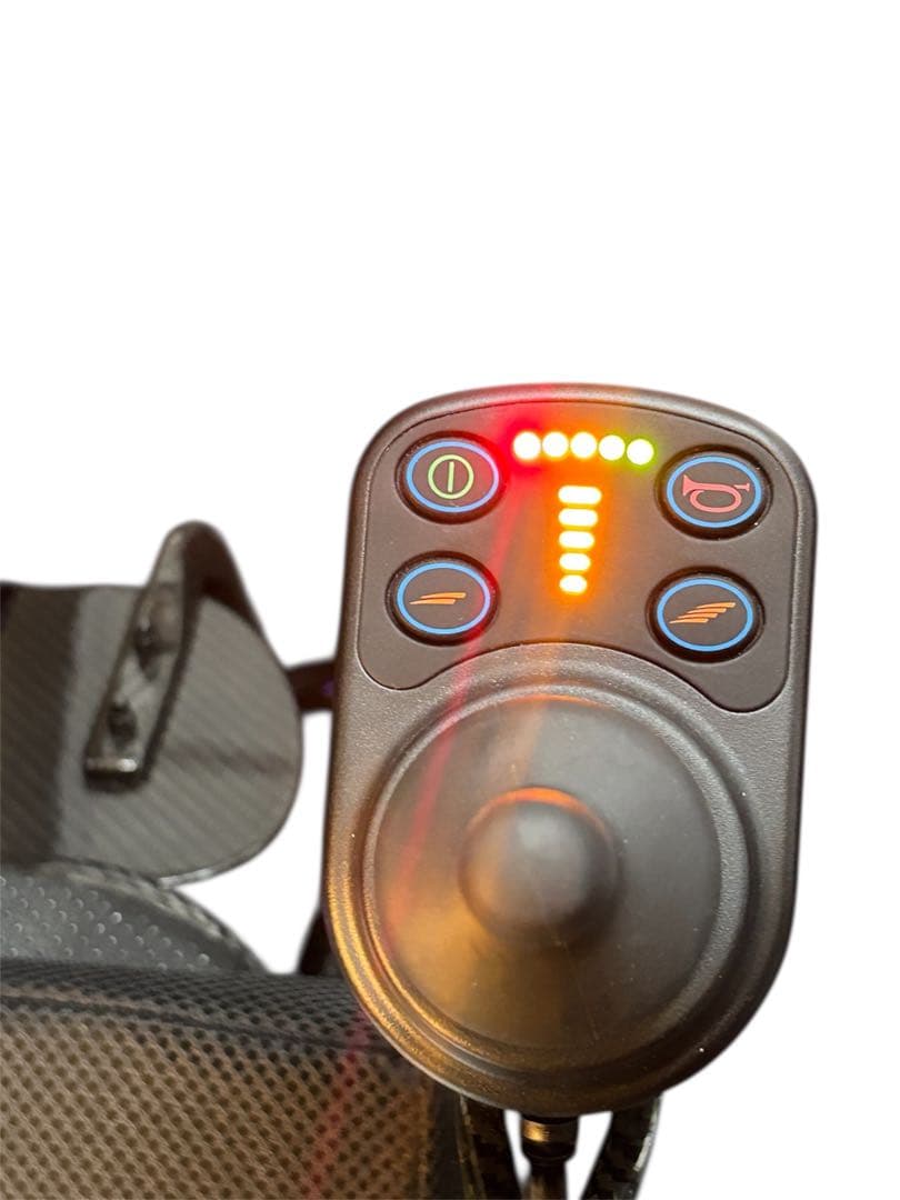 中古品 超軽量 QUICKIE Q50 R カーボン折り畳み電動車椅子2025年