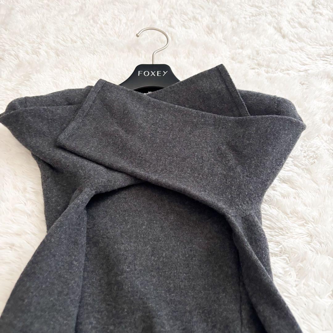フォクシー　ニットワンピース　ウール100% ロゴプレート　グレー　38 フレア