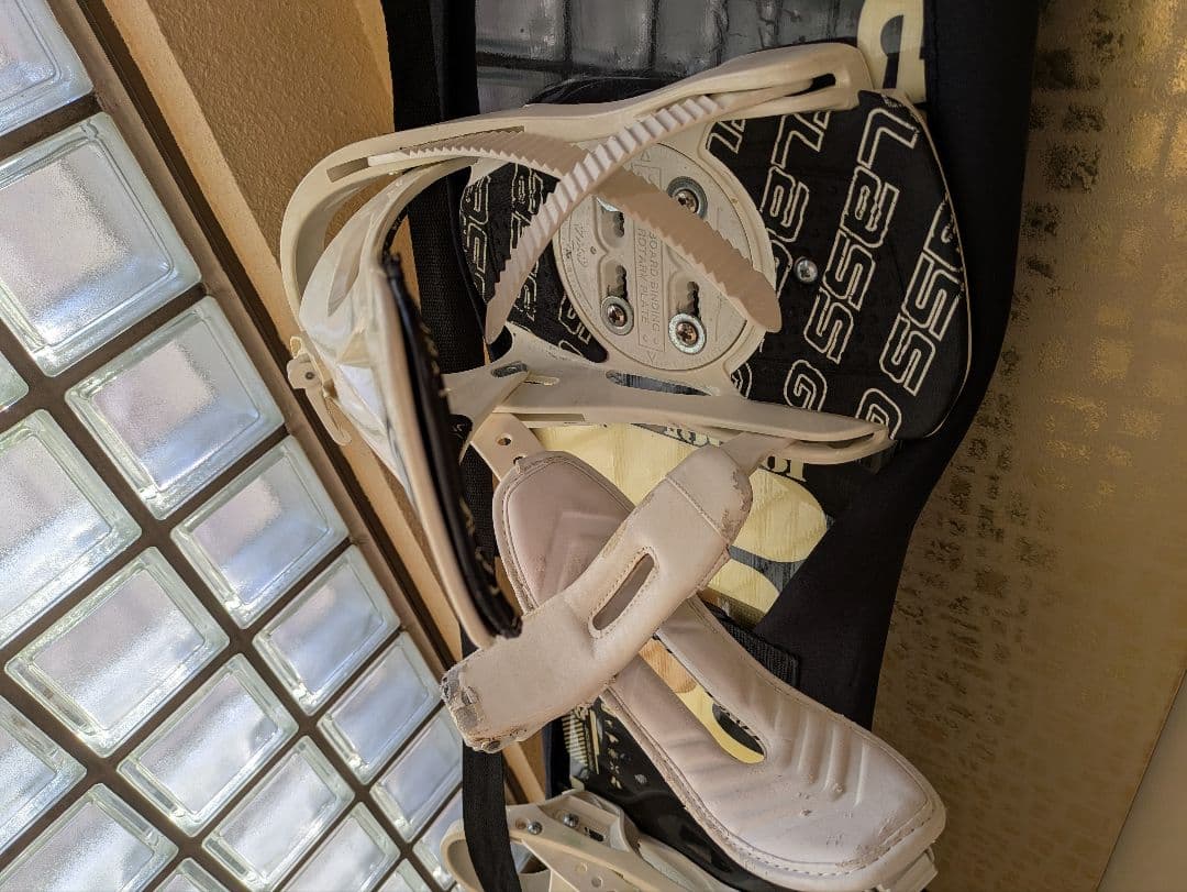 【軽量】スノーボード＆ ビンディング付き 黒/白