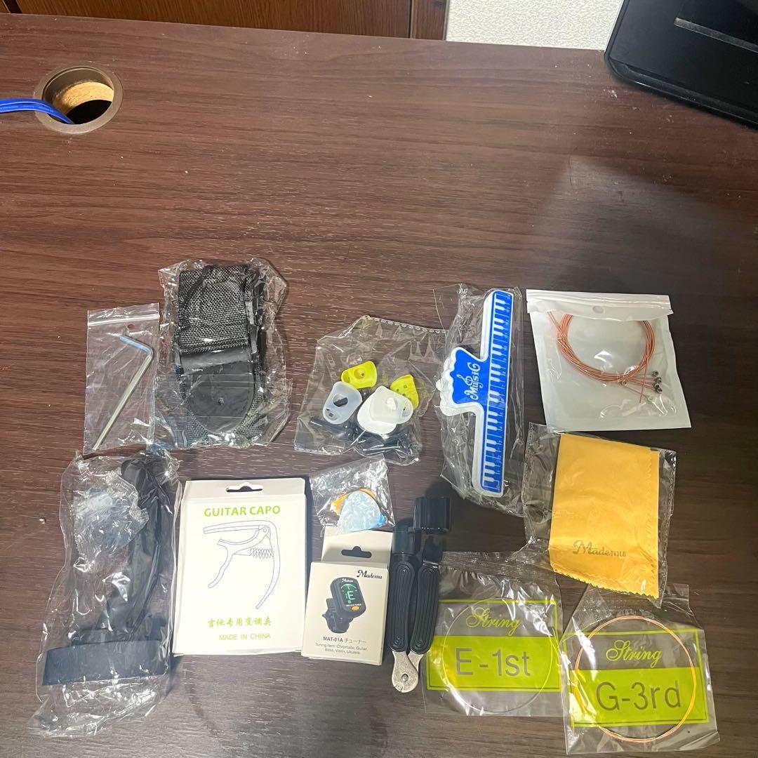 【初心者セット】mademuアコースティックギター　アコギ　ケースその他部品あり