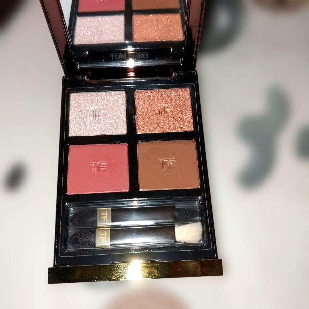 トムフォード　アイカラークォード02S　ローズベール