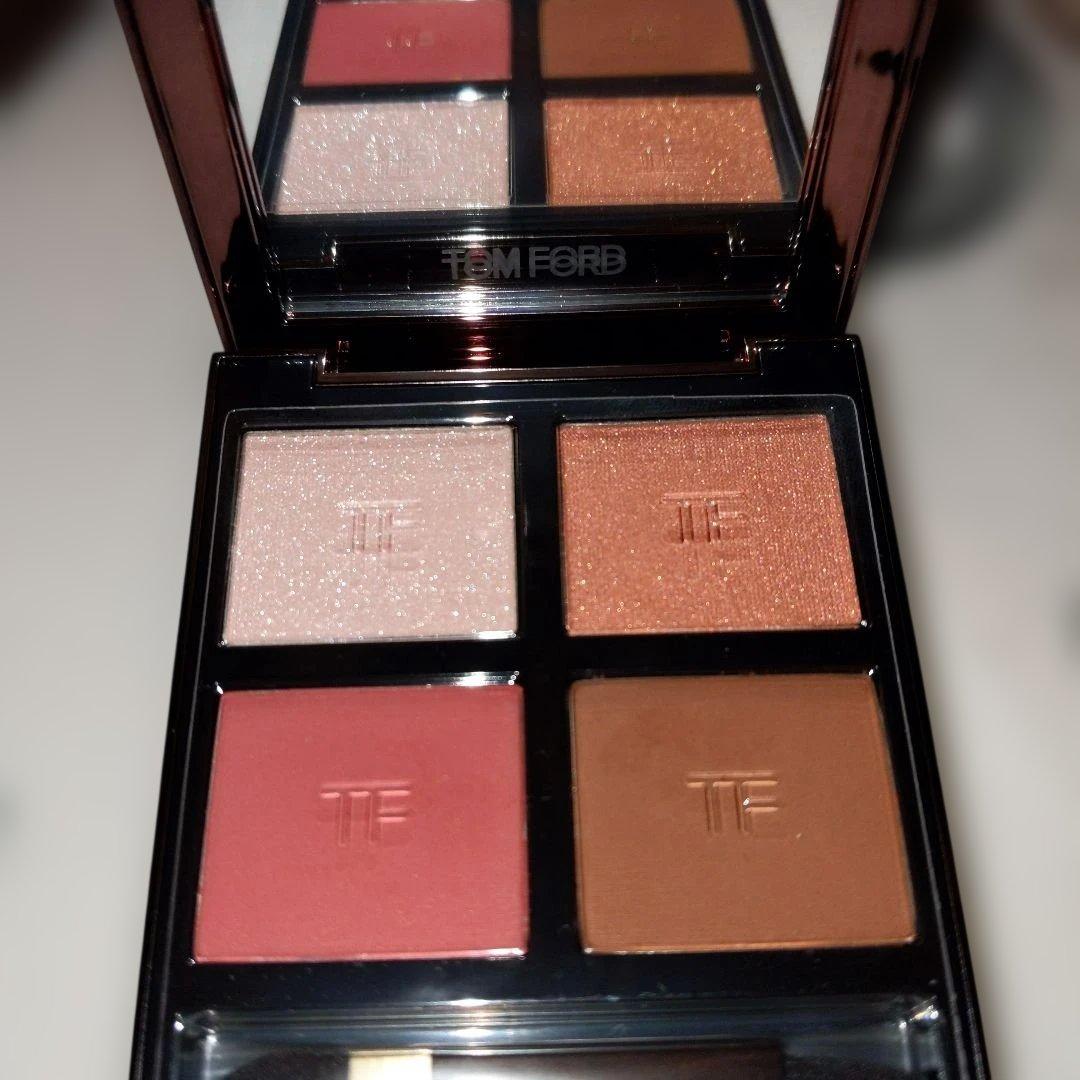 トムフォード　アイカラークォード02S　ローズベール