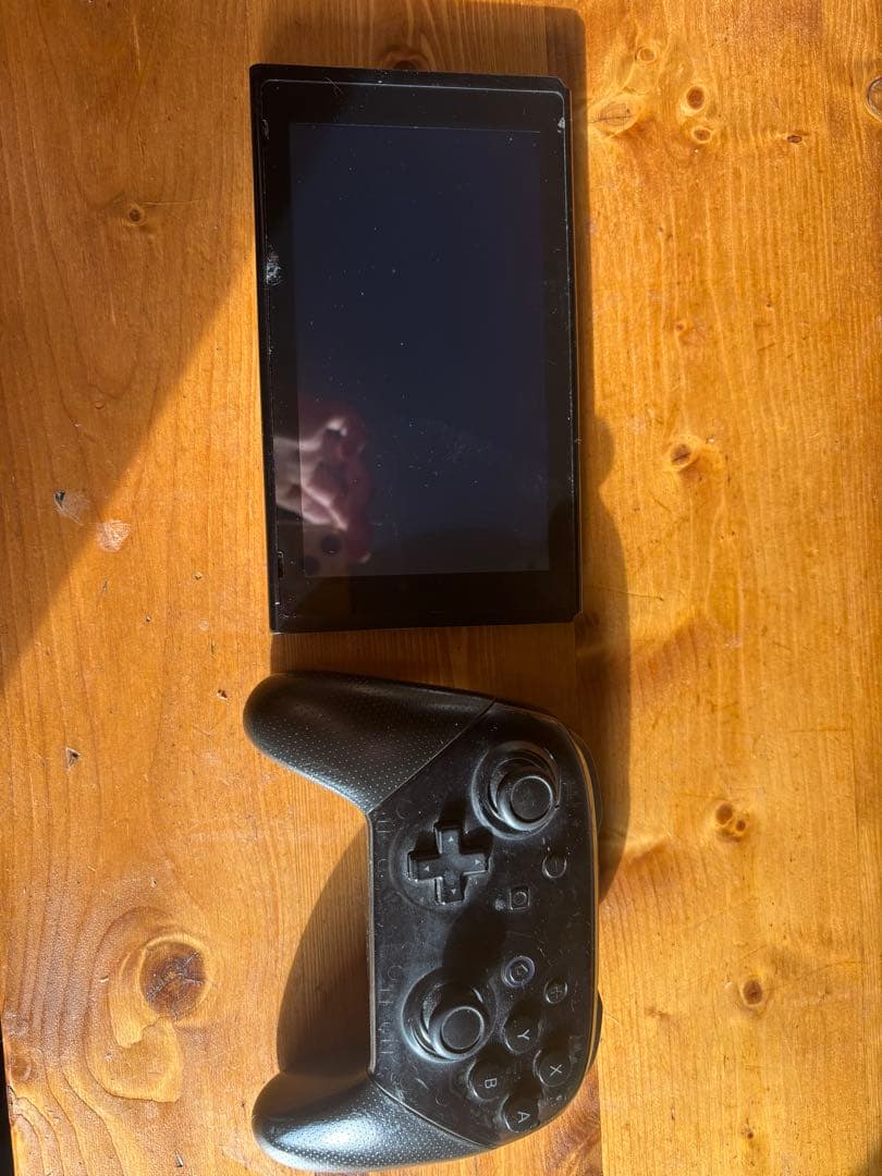 Nintendo Switch 本体とプロコン