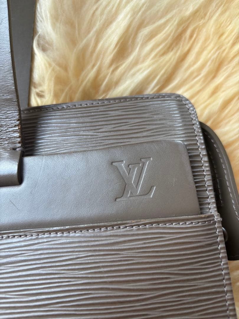 ルイヴィトンLB0090クロワゼットGM エピ トートバッグ レディース 中古