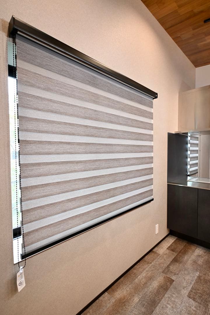 ニチベイ　調光ロールスクリーン　レユール