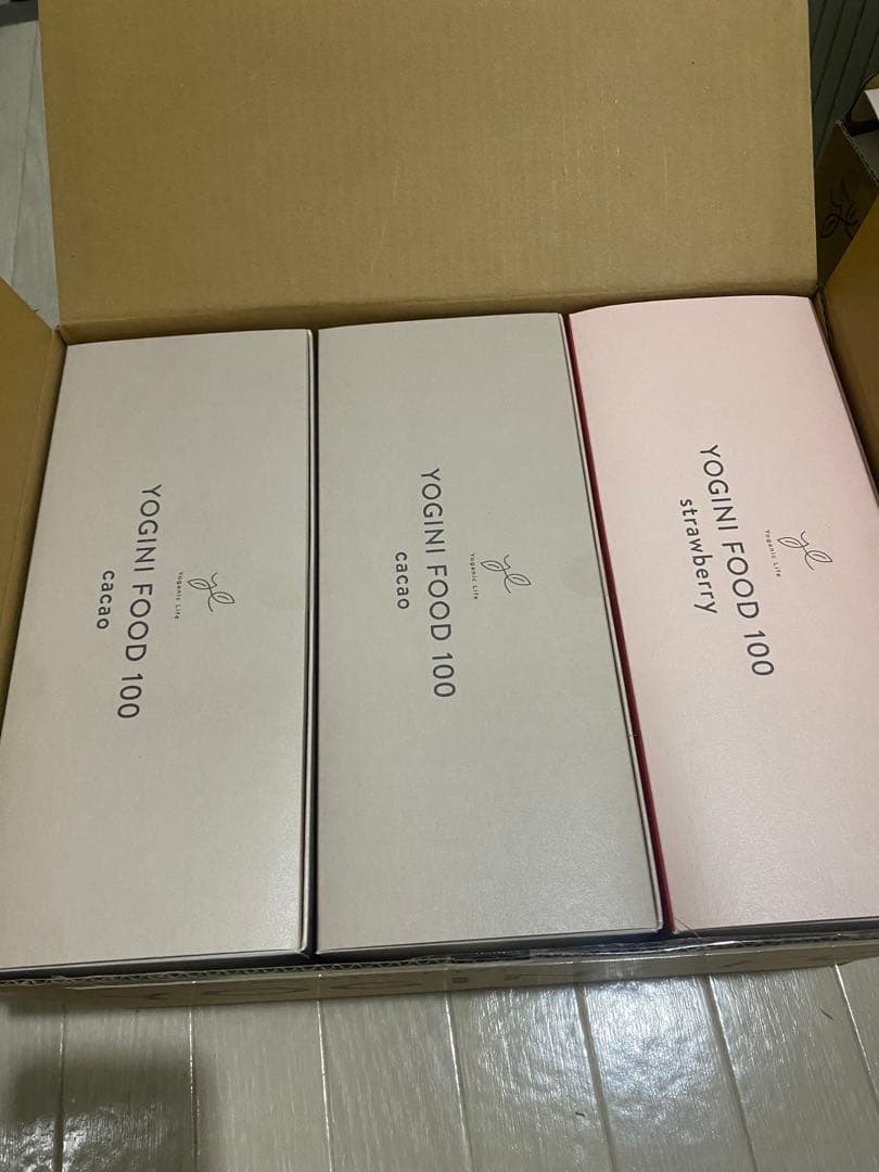 ヨギニーフード3箱（ストロベリー✖️1,カカオ✖️2）