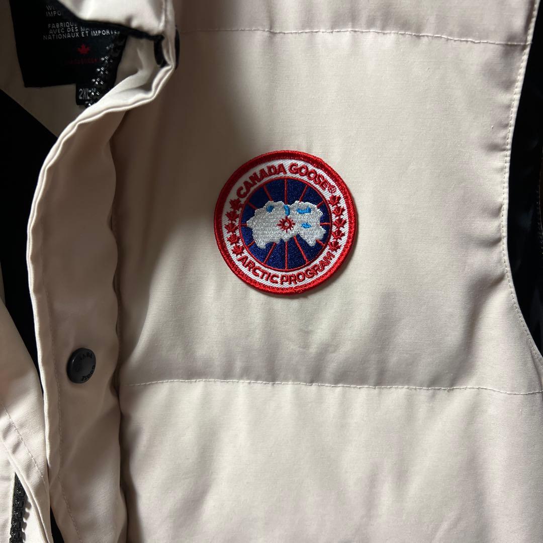 美品　  ホワイト ダウンベスト