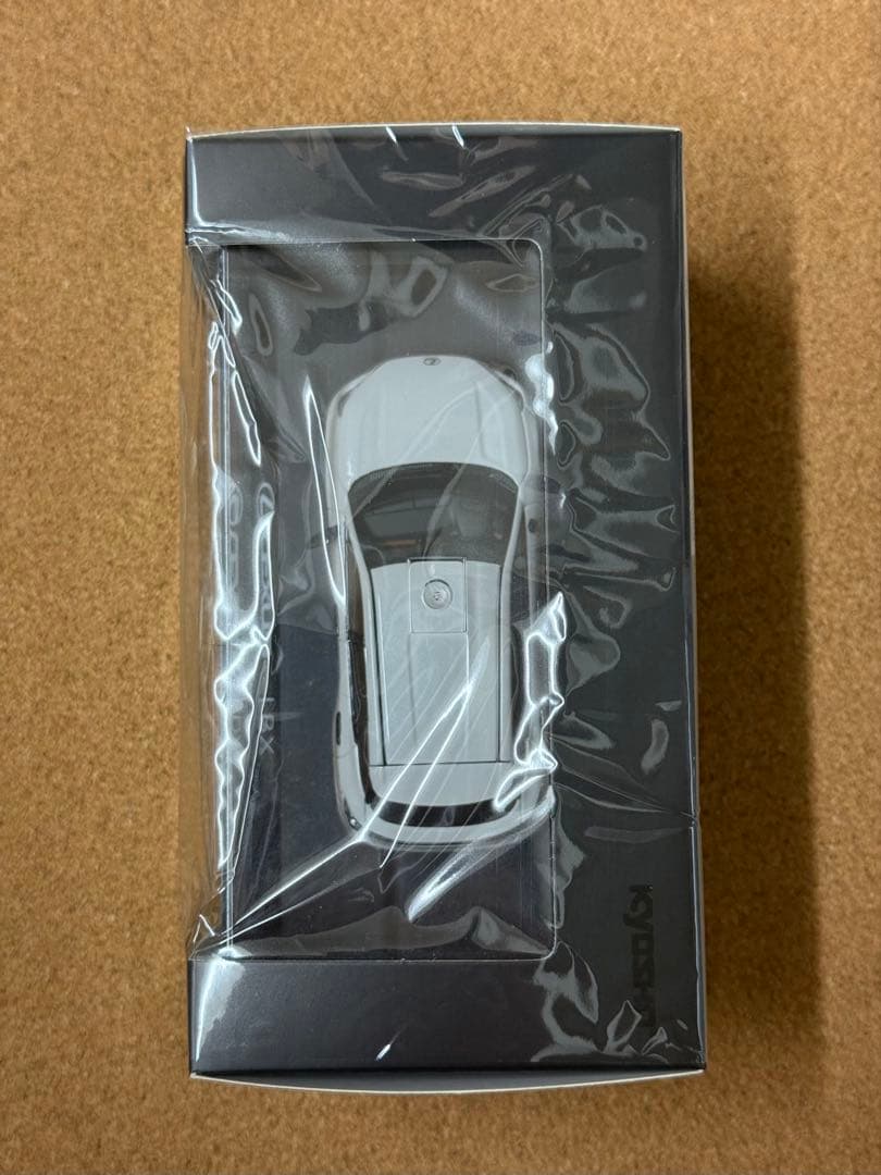 【新品】京商 レクサスLBX ミニカー ソニッククォーツ 1/43