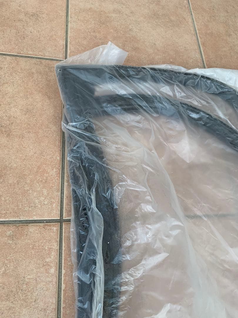 y60サファリ 日産純正品　ウェザーストリップ　ウィンドシールド①