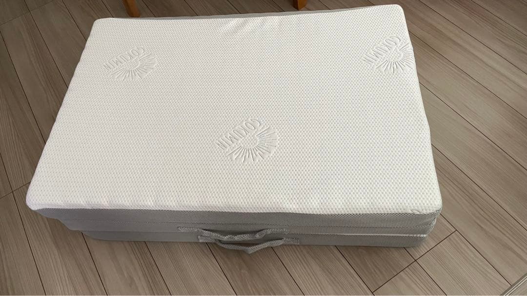 美品　gokumin 三つ折りシングルマットレス　ホワイト　定価18998円