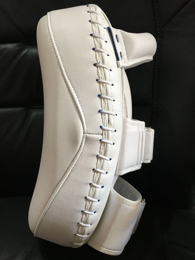 新品ボクシング　キックミット　持ちやすく蹴りやすい、打ちやすい