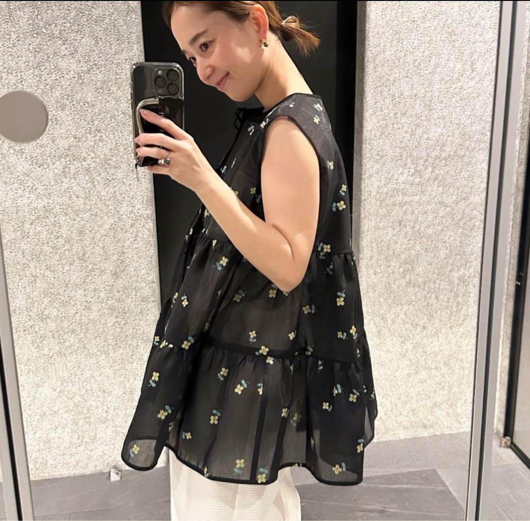 yori ラメクローバーティアードジレ