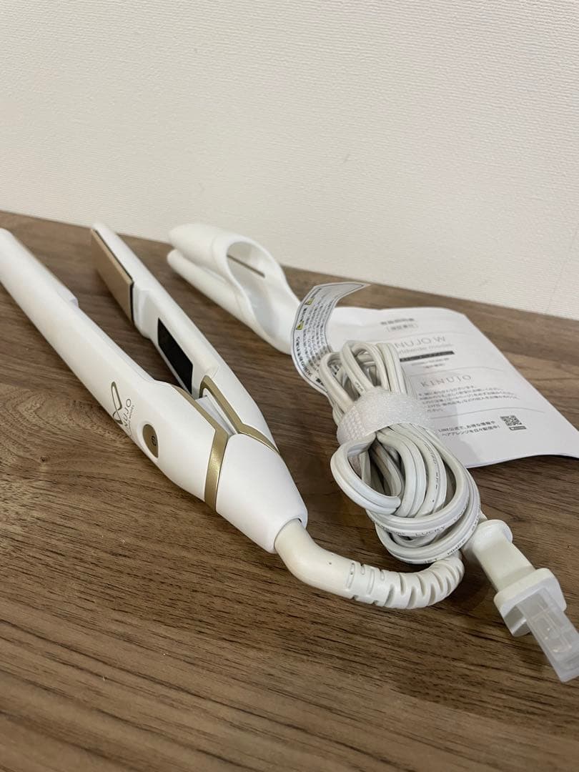 【未使用】kinujo キヌジョ絹女　DS200 ストレートヘアアイロン海外対応