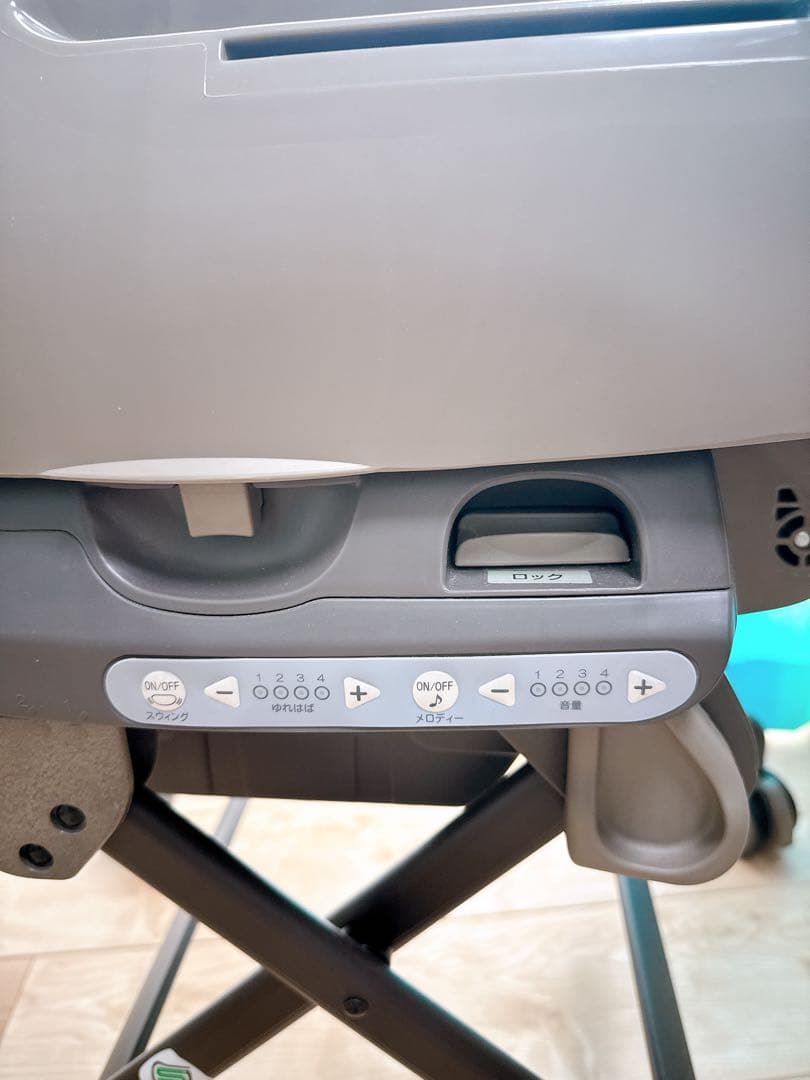 美品 Combi ネムリラAUTO SWING BEDi おやすみドームEG