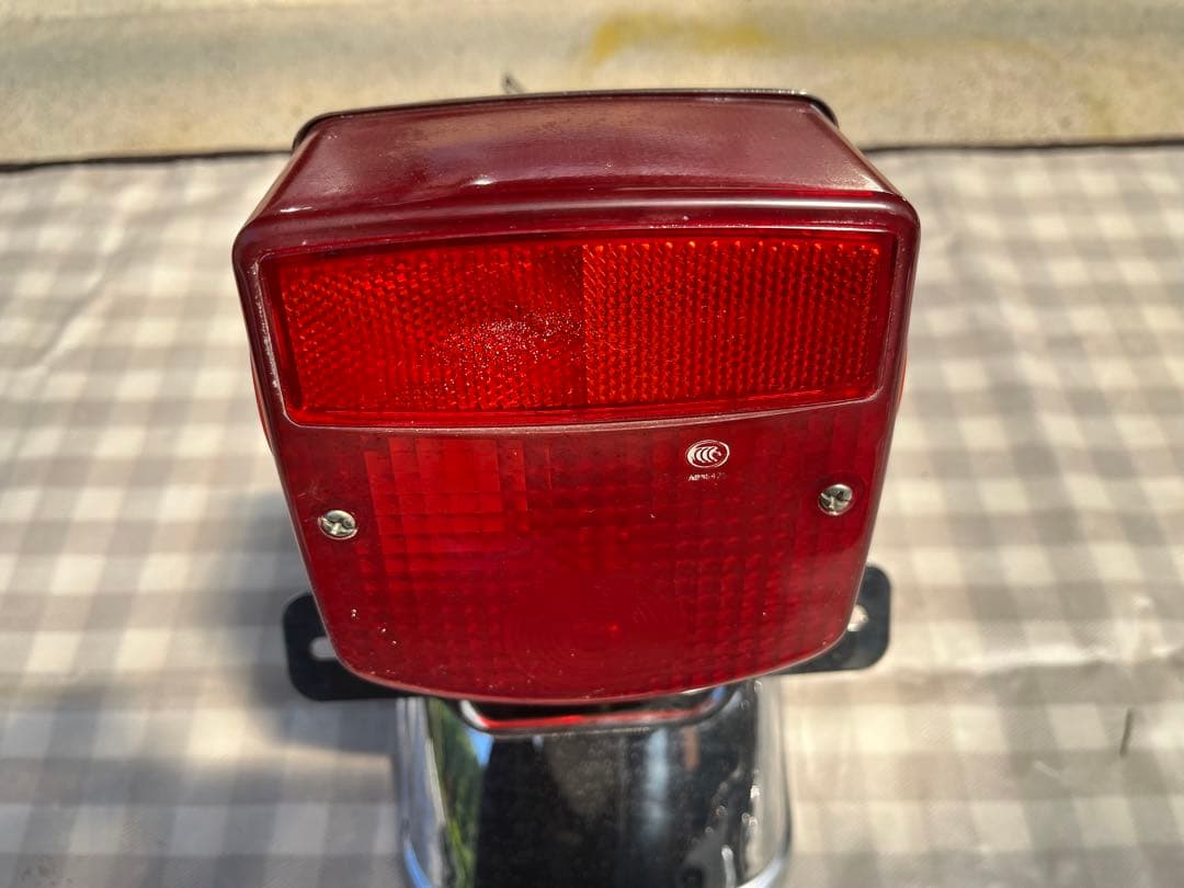 スズキ　GN125H 純正テールランプ　台座　リアフェンダー付き