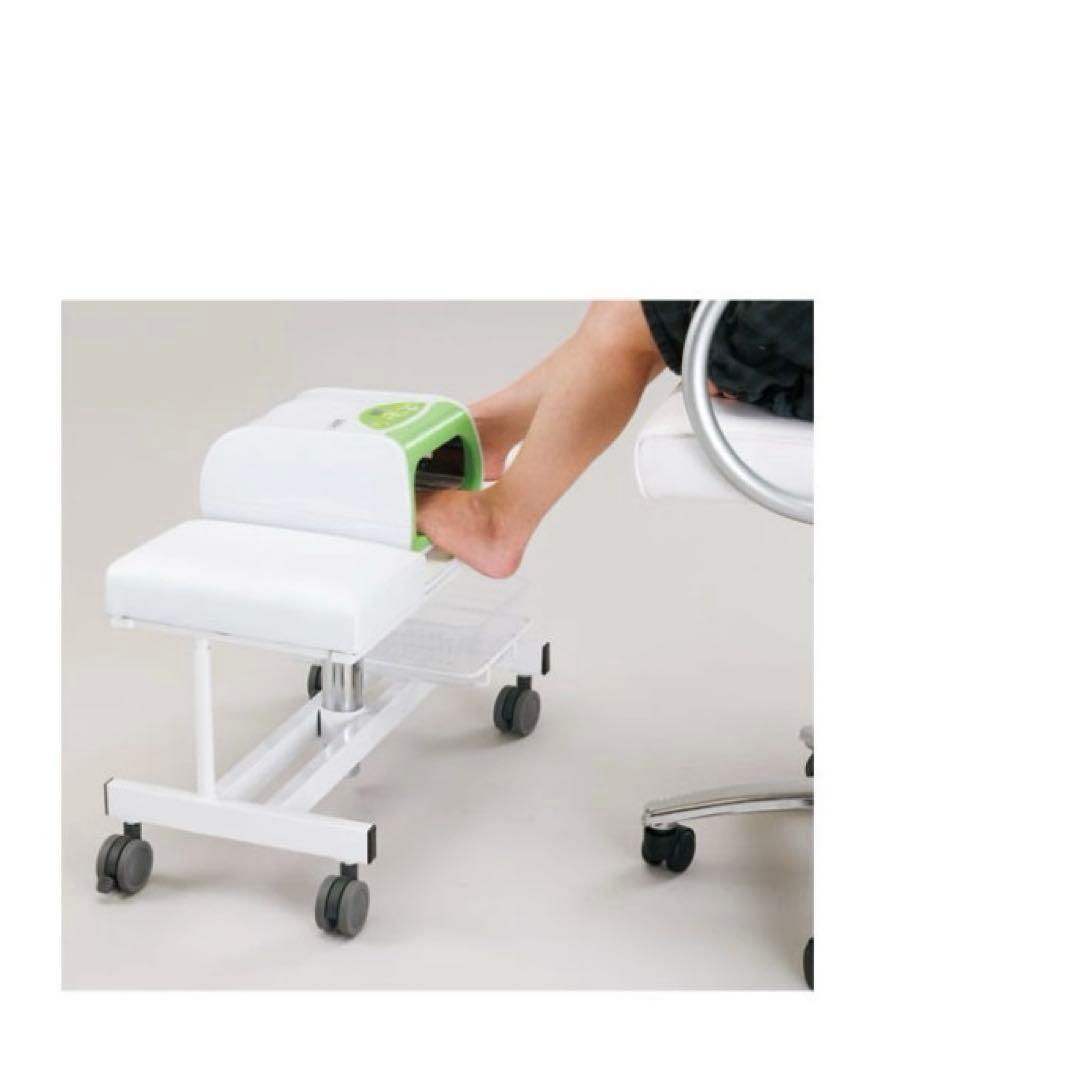 ネイル　オットマン　ネイリスト フット台　ビューティガレージ