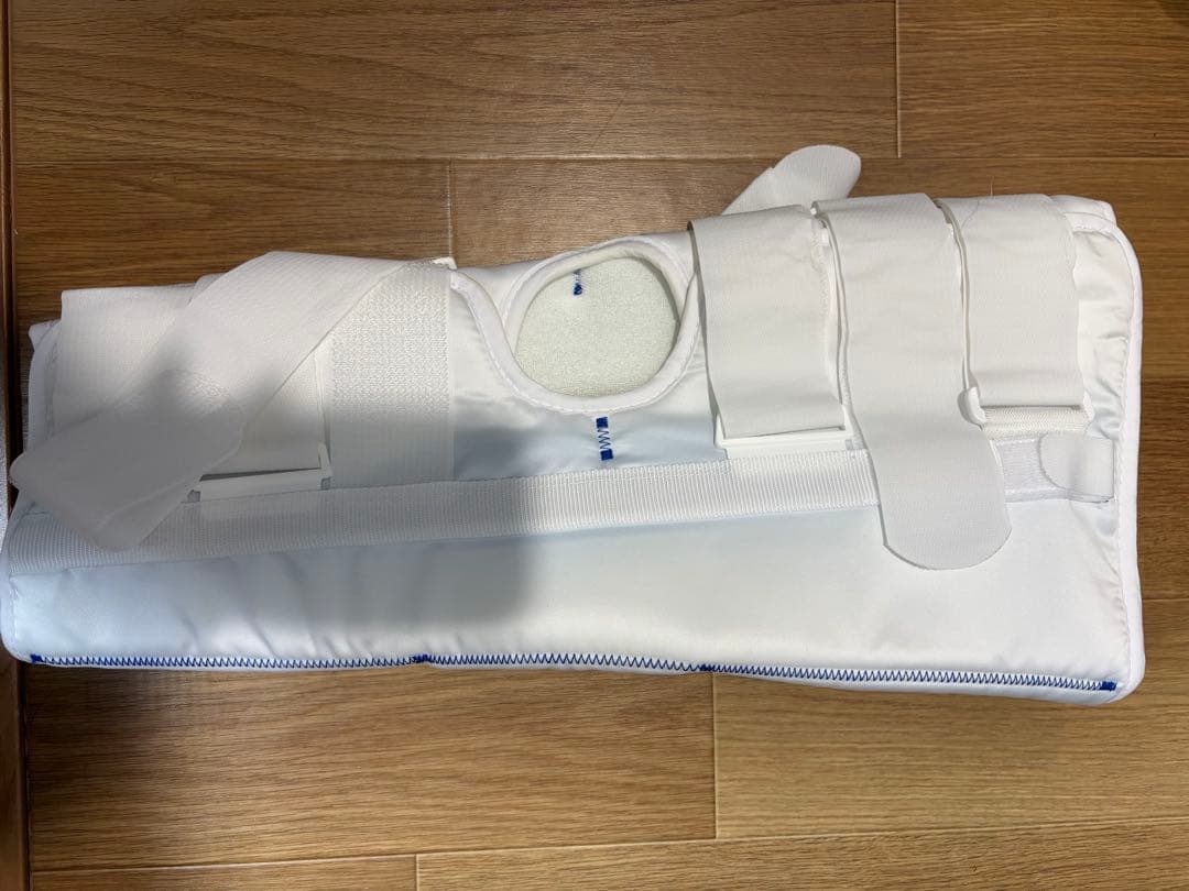 ドンジョイ 左膝·右膝 その他装具2つ