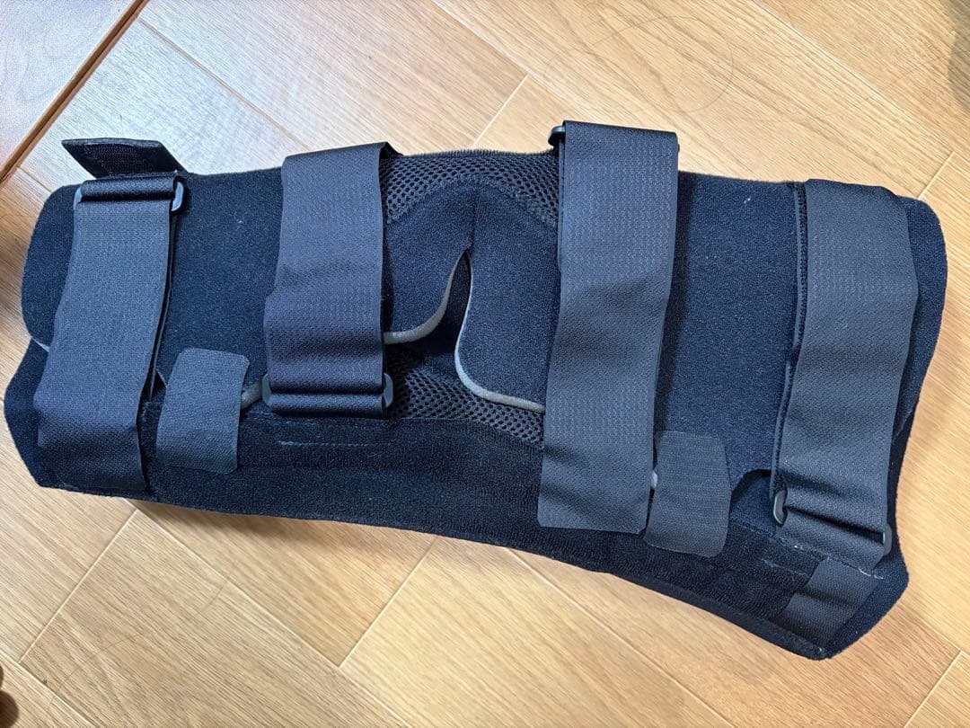 ドンジョイ 左膝·右膝 その他装具2つ