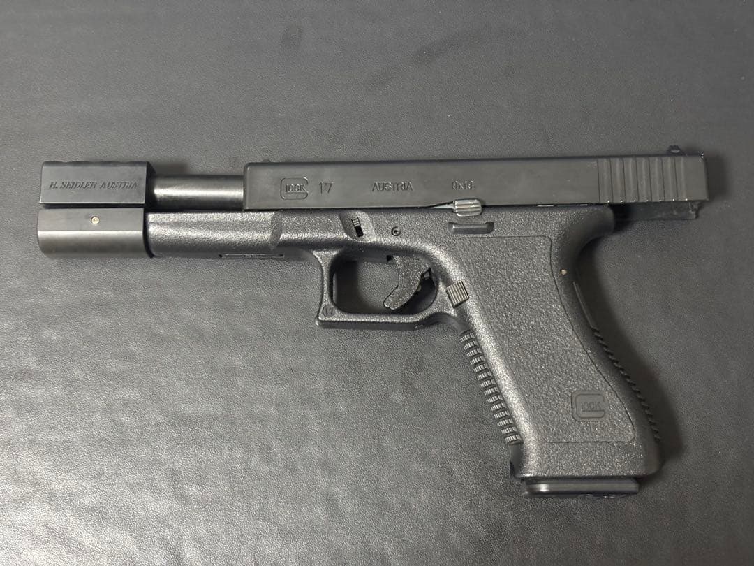 MGC Glock 17 ガスガン 本体とマガジン付き