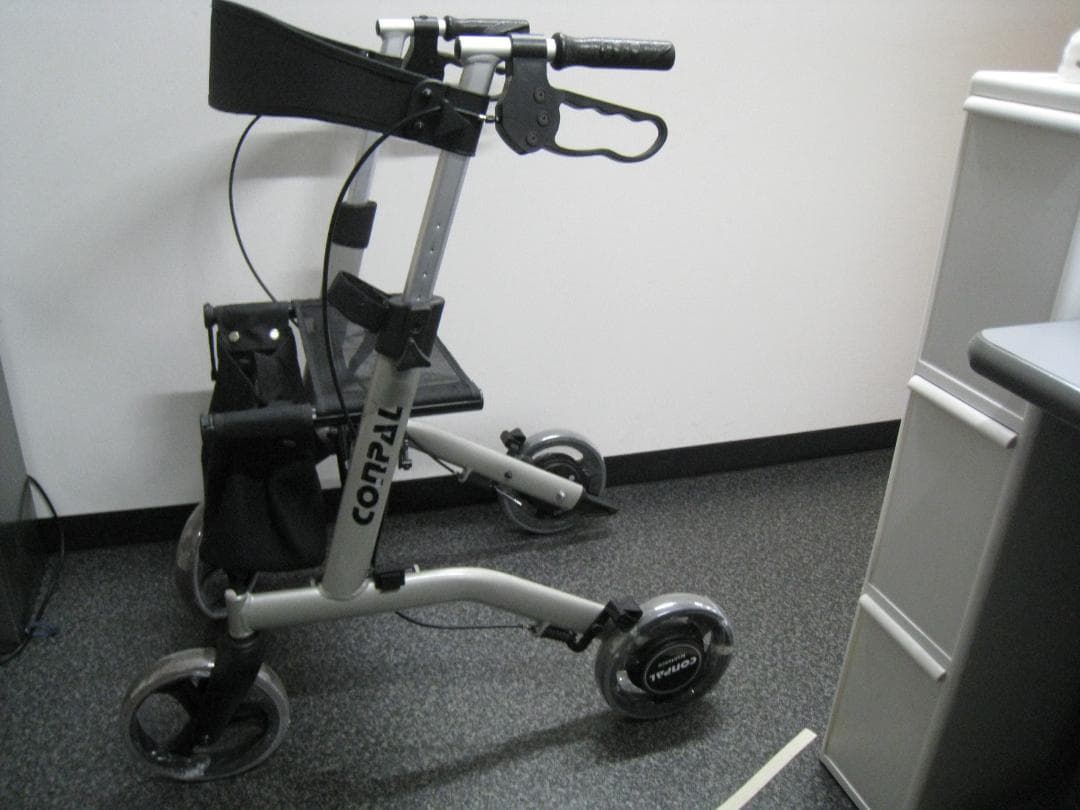 ナブテスコ　CONPAL 抑速ブレーキ付き歩行車 歩行器 シルバーカー ⑥