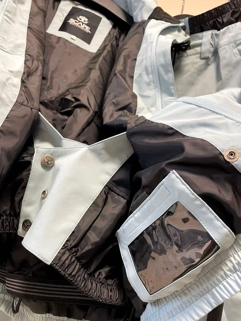 超美品 SCAPE エスケープ スノーボード ウェア 上下セット