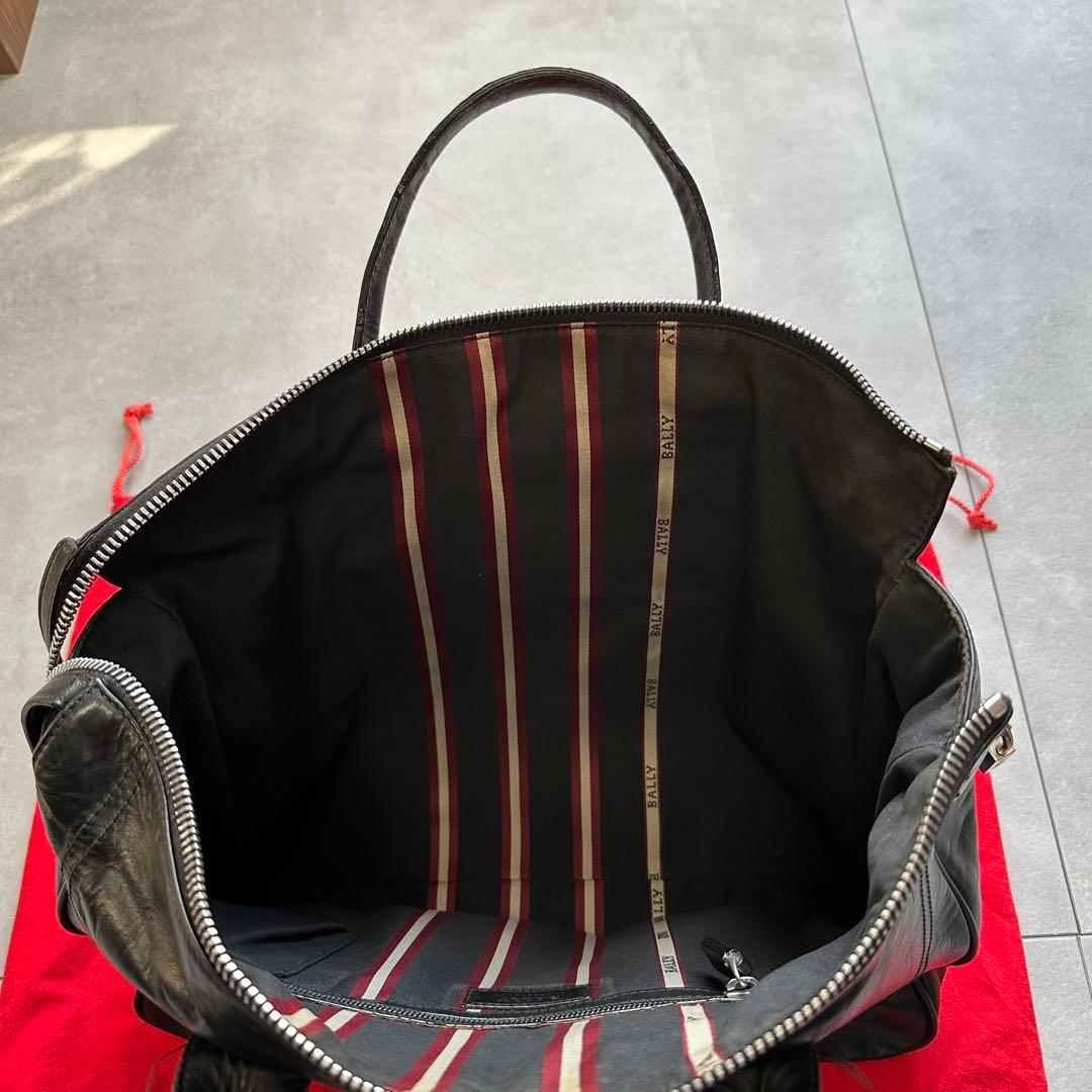 値下げしました！Bally 黒 レザー ビジネスバッグ ストライプデザイン