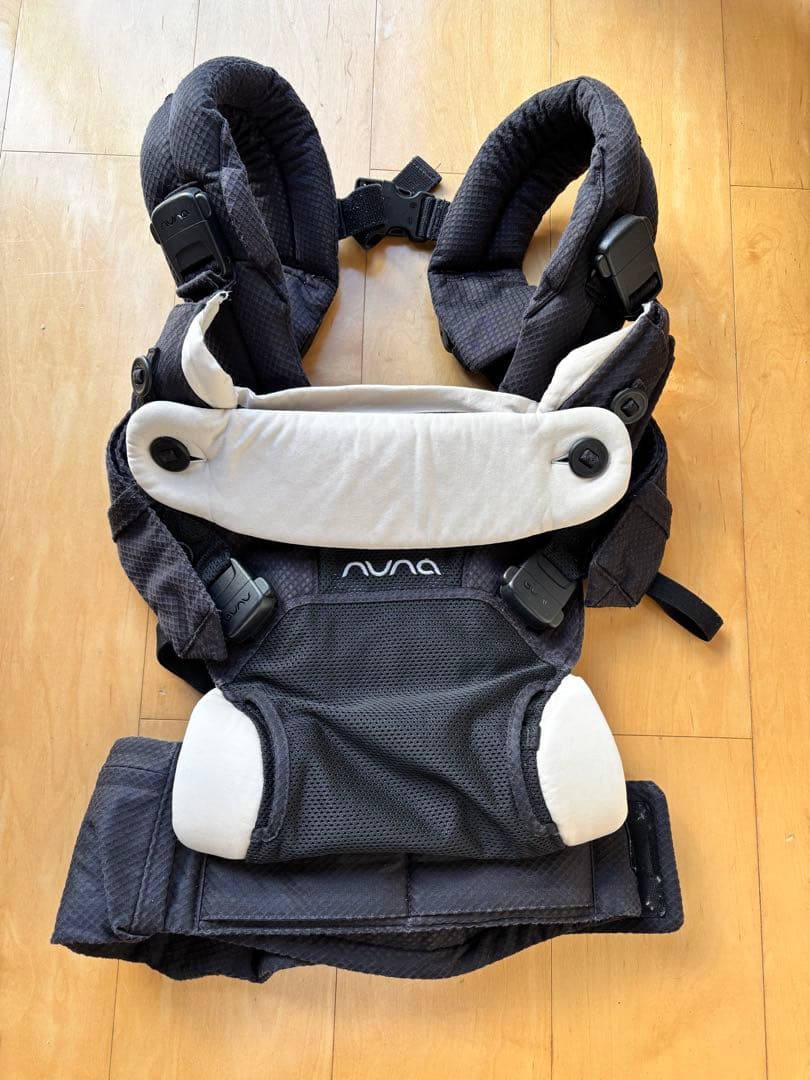 抱っこ紐　nuna ヌナ　CUDL