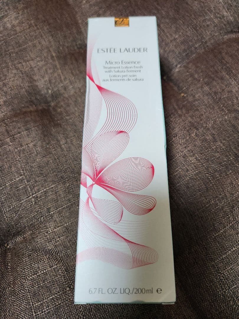 ㉑ ESTEE LAUDER Micro Essence 200ml