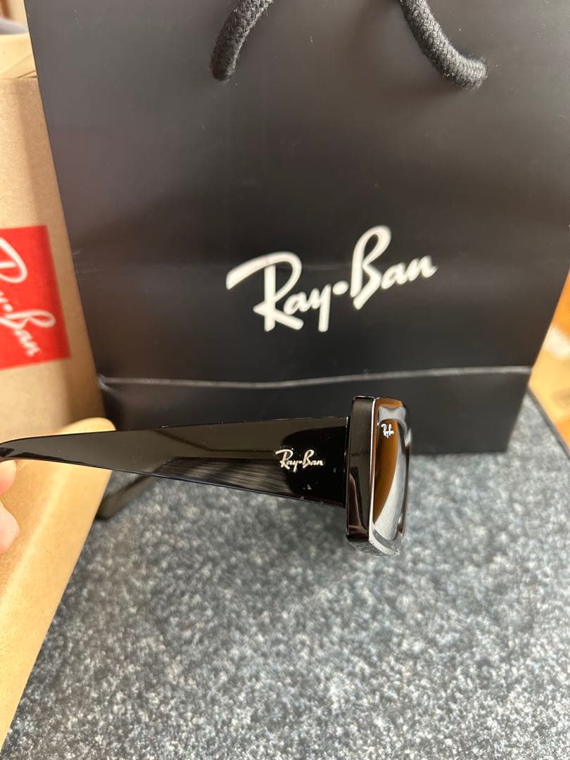 Ray-Ban ブラック サングラス スクエア型