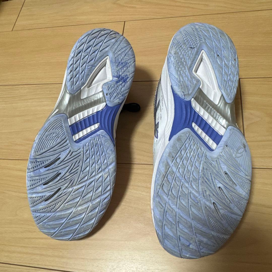 お得！！ASICS バレーボールシューズ25.5cm 4E