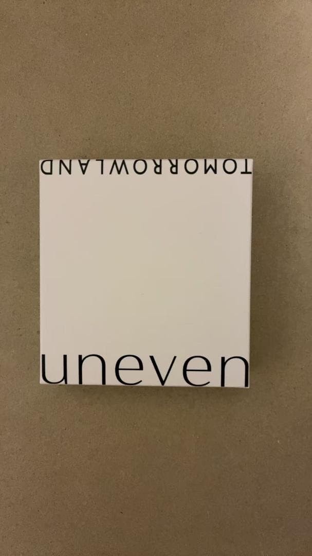 TOMORROWLAND　unevenアイシャドウパレット 10点