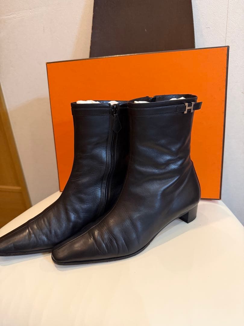 エルメス・黒 レザー ショートブーツ 中ヒール
