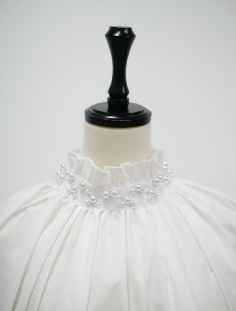 【Parum】2点おまとめ買いネックパールデザインフリルブラウス　ホワイト