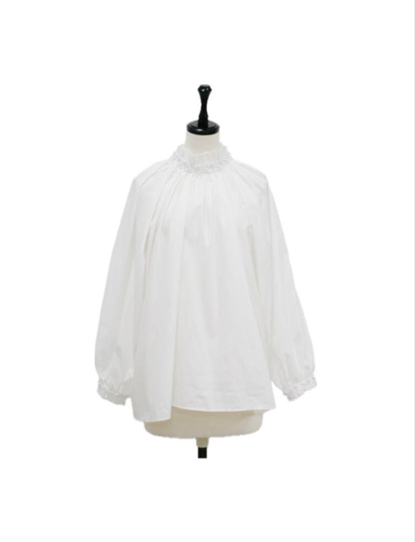 【Parum】2点おまとめ買いネックパールデザインフリルブラウス　ホワイト
