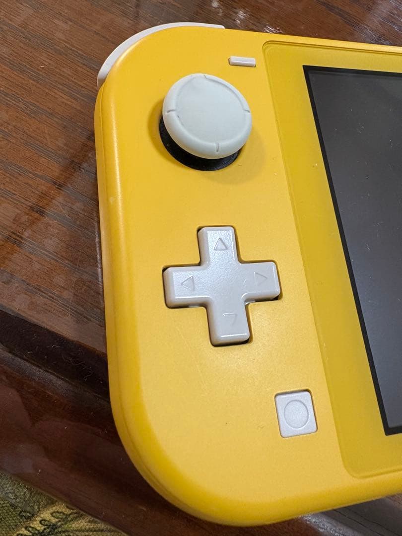 ニンテンドースイッチライト　イエロー　ジャンク品