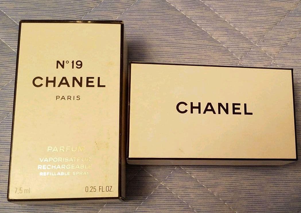 【激レア珍品】CHANEL №19 携帯アトマイザー