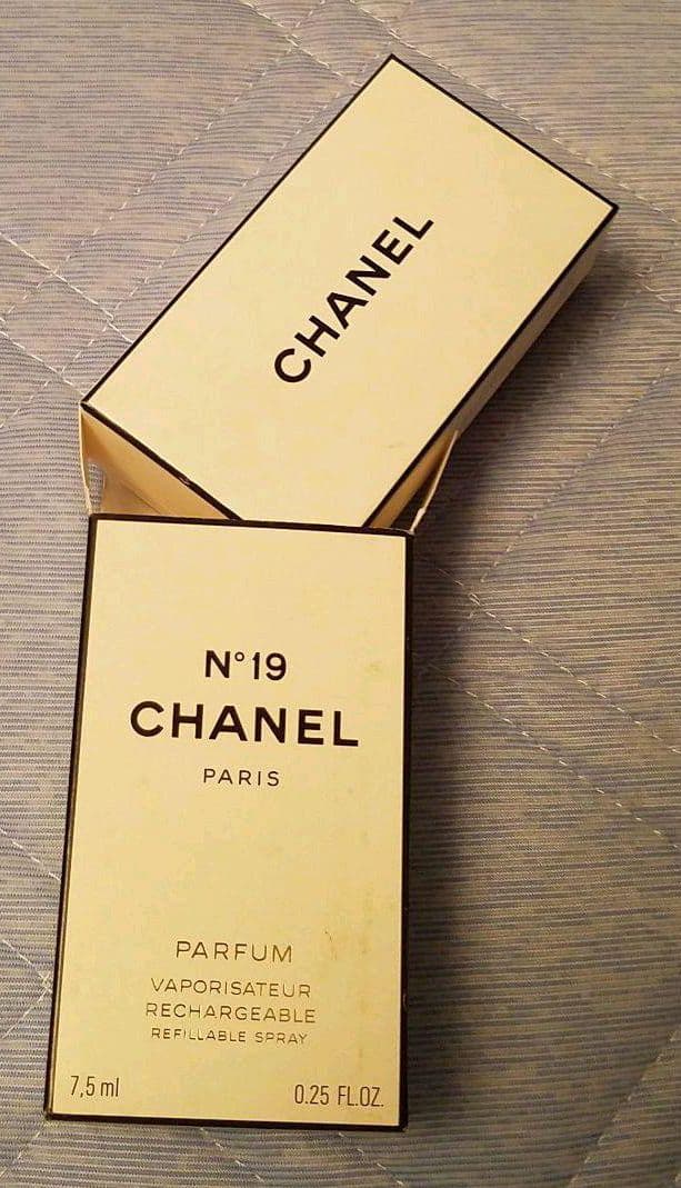 【激レア珍品】CHANEL №19 携帯アトマイザー