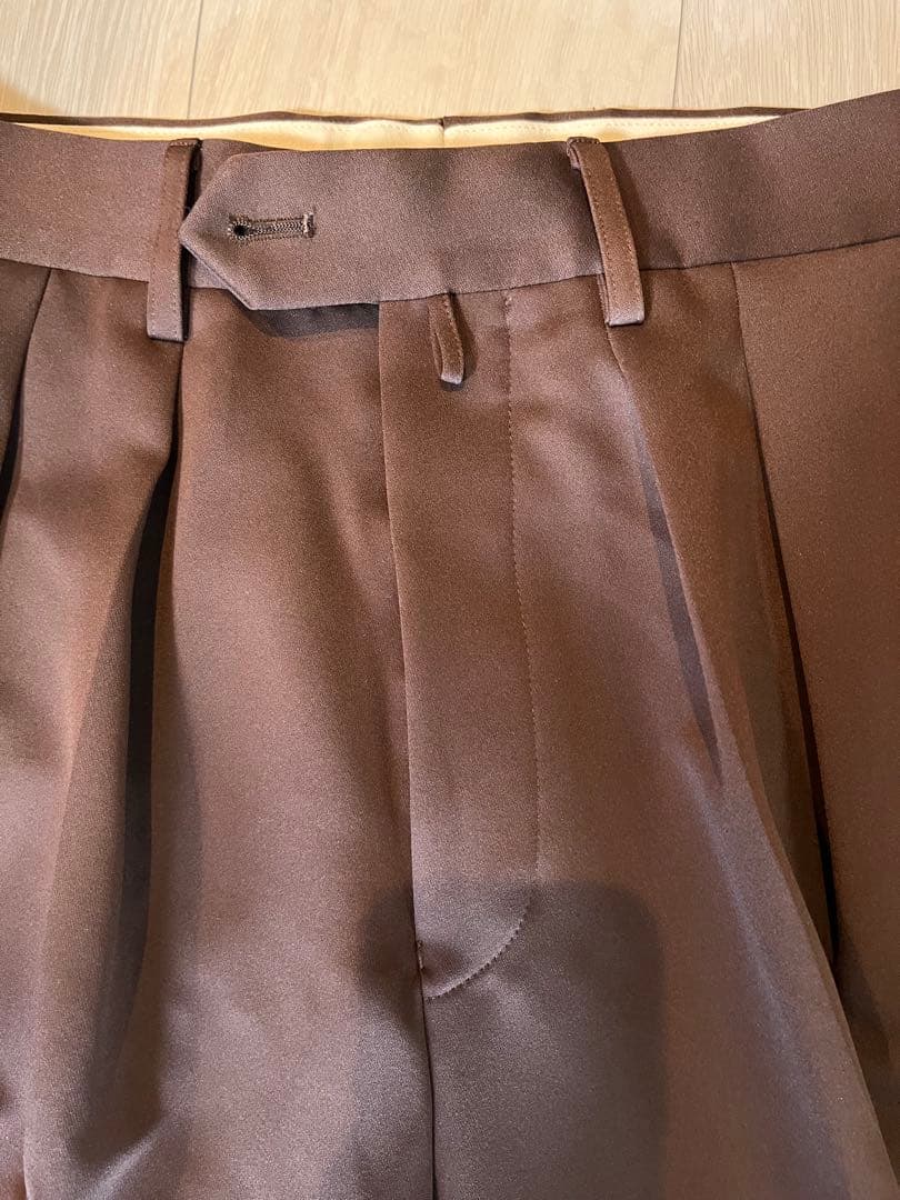 NEAT ブラウン プリーツスラックス