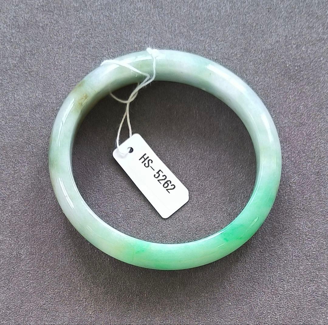 【日本鑑別書付】ミャンマー産本翡翠の貴妃バングル(内径54×49ミリ弱)5262
