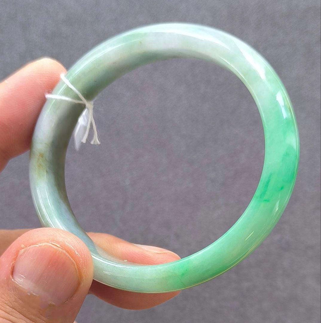 【日本鑑別書付】ミャンマー産本翡翠の貴妃バングル(内径54×49ミリ弱)5262