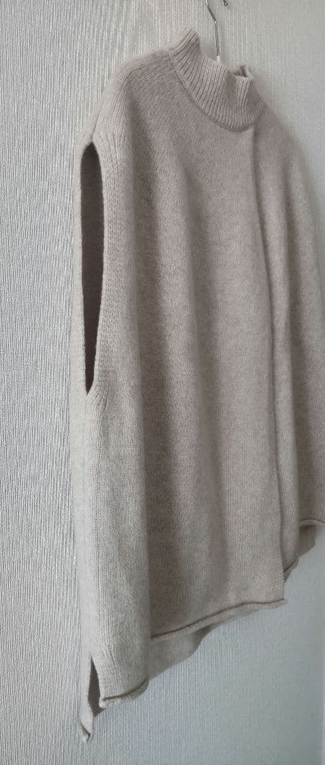 HAU \"lap\" カシミヤウールベスト