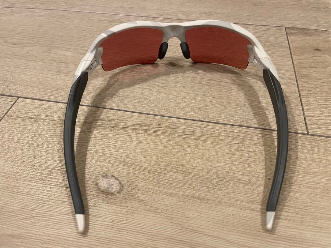 オークリーゴルフ用ホワイト/レッド偏光サングラス