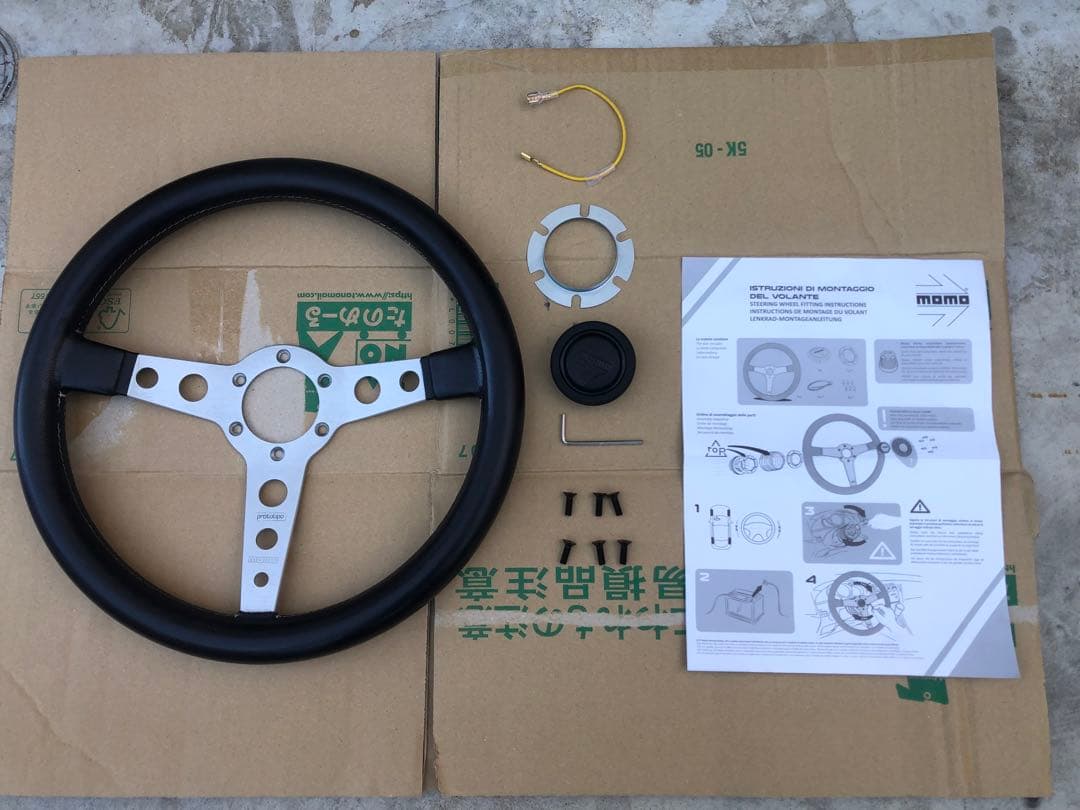 MOMO プロトタイプ シルバースポーク ステアリングホイール