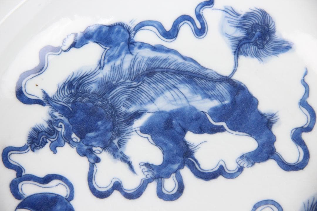 中国美術　青花獅子毬 成化年製　 古染付皿 骨董磁器 蔵出 唐物 EYM23-3