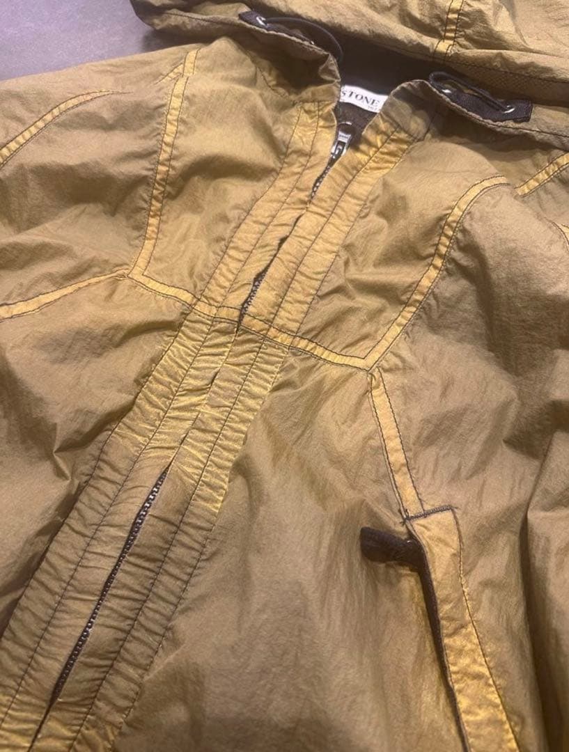 Stone  フード付きナイロンジャケット オリーブ