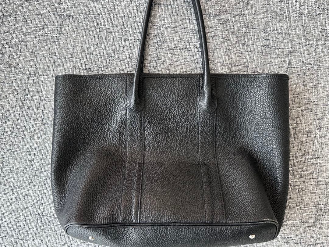黒 レザービジネスバッグ 底鋲付き