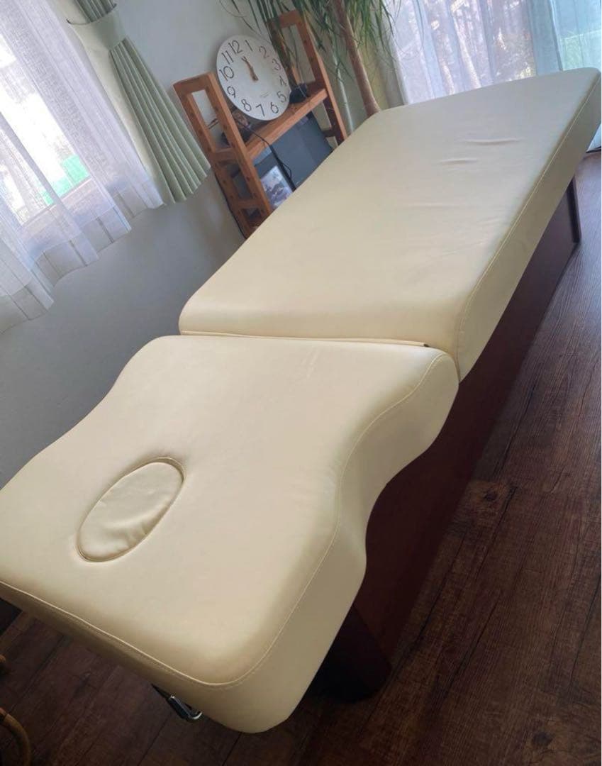 良品◎マッサージ台　LUSSO ⭐︎千葉県エリア　お値下げ相談可能　配達します。