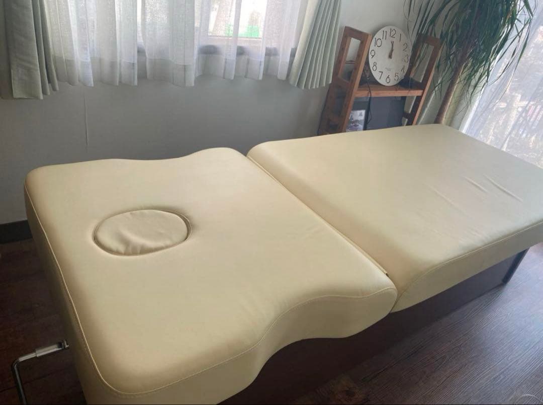 良品◎マッサージ台　LUSSO ⭐︎千葉県エリア　お値下げ相談可能　配達します。